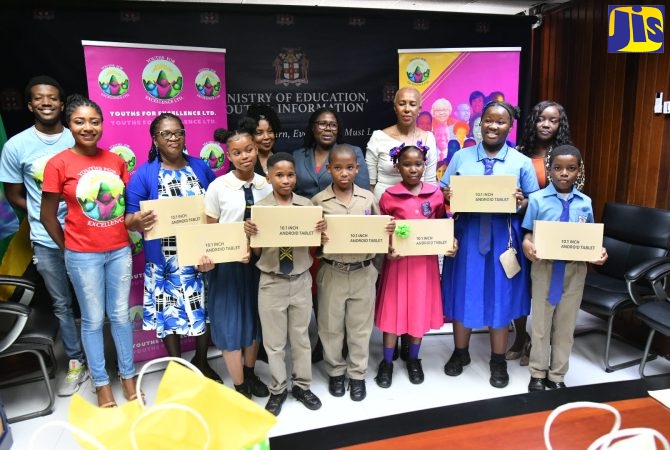 Toots Foundation Presents Tablets to Students
